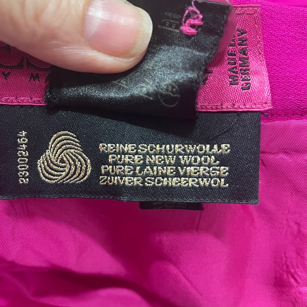 Escada Fuchsia Pencil Skirt Wool Sz 36 approx Small back ruffles Barbiecore - Picture 5 of 6